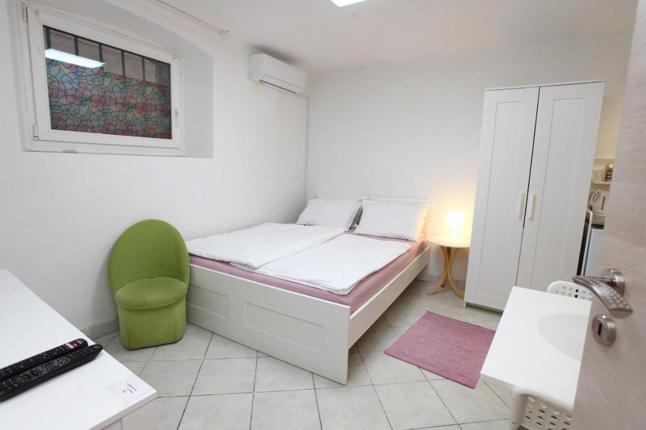 City Room Apartment Date Копер Екстер'єр фото