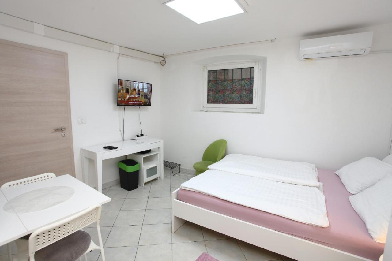 City Room Apartment Date Копер Екстер'єр фото